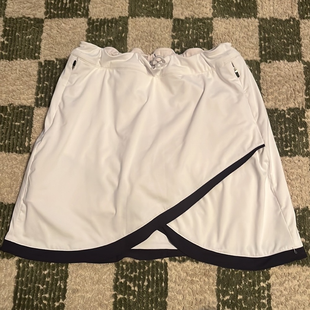 Peter Millar Women's Laura Wrap Golf Skort White - Picture 4 of 6